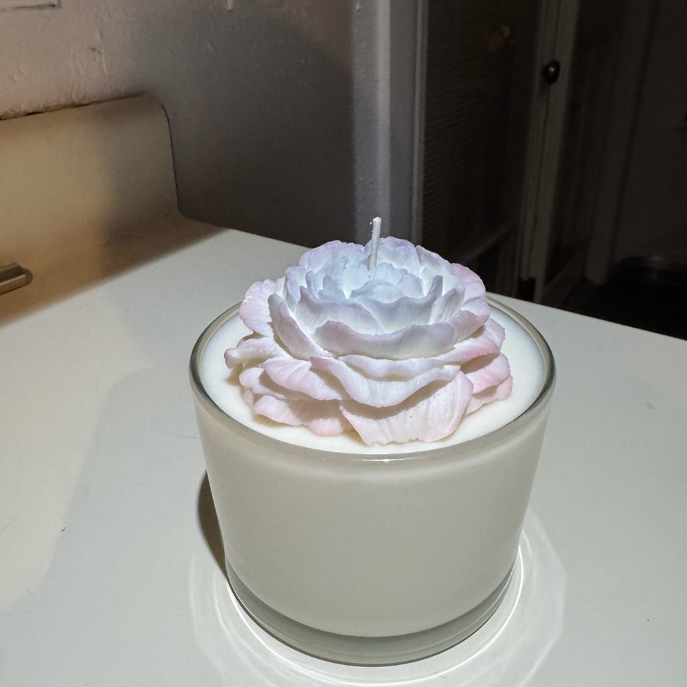 White and Pink Rose Candle